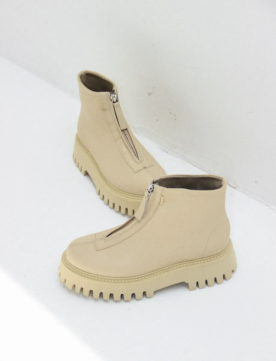 Groovy Front Zip Camel Boots