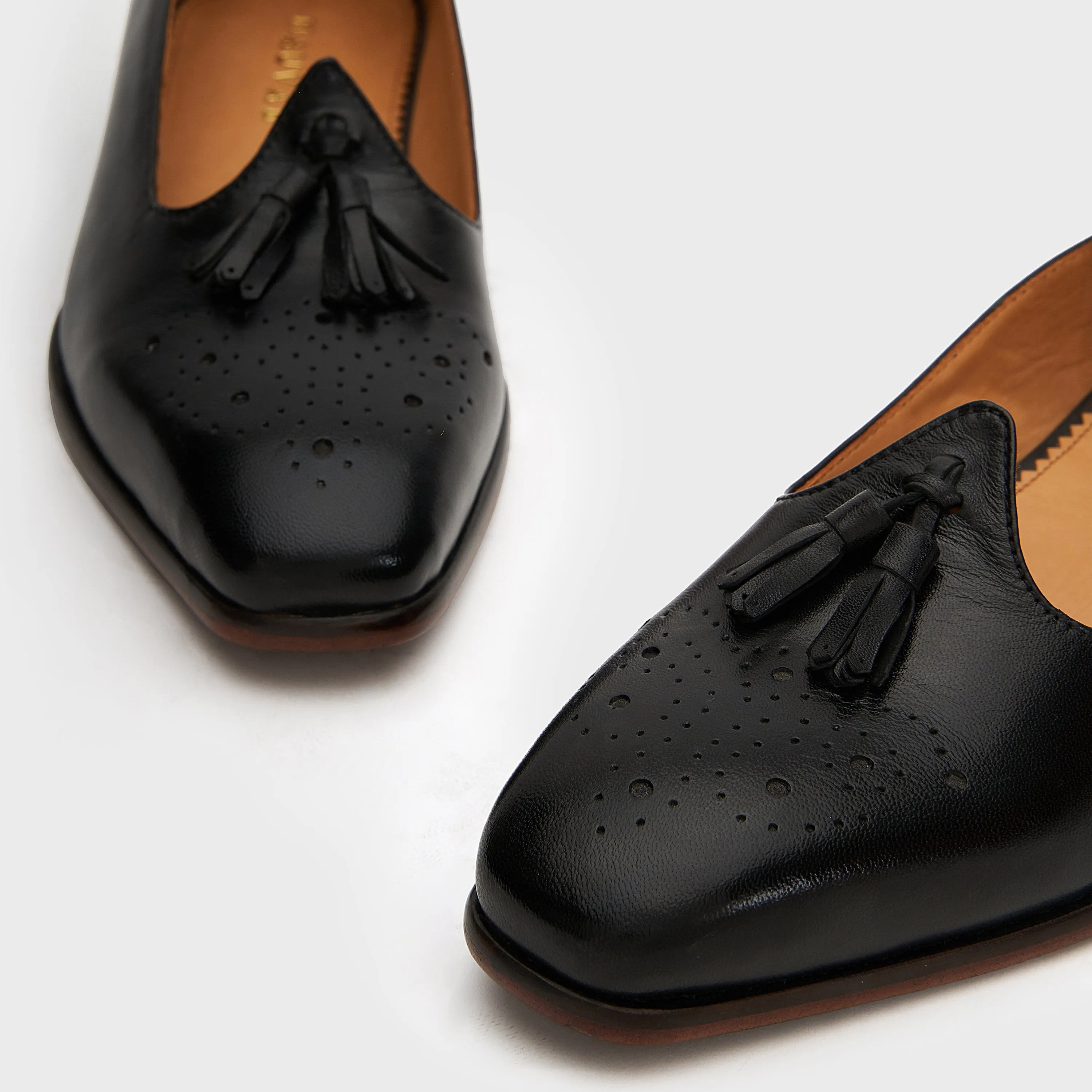 Nagra Tassel & Brogue | Black Leather