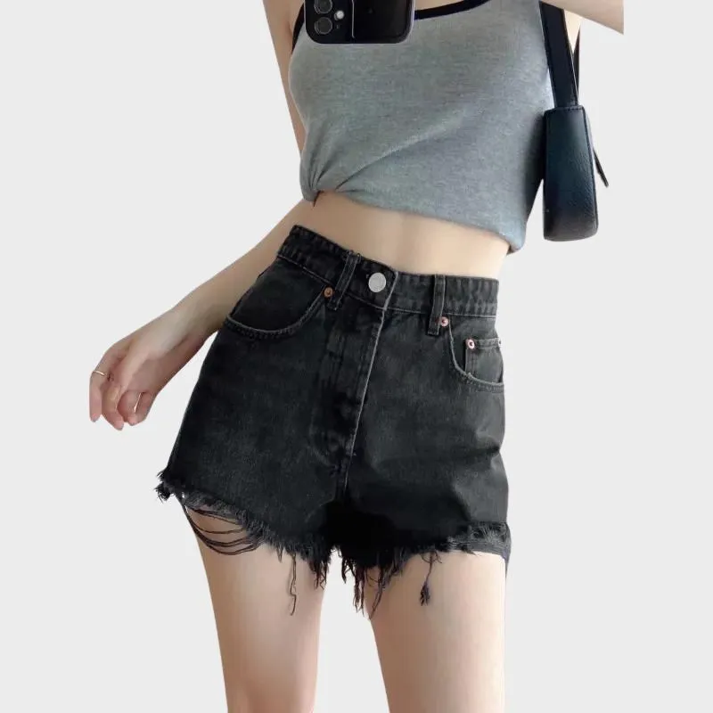 STINA - Trendiga Distressed Denim Shorts