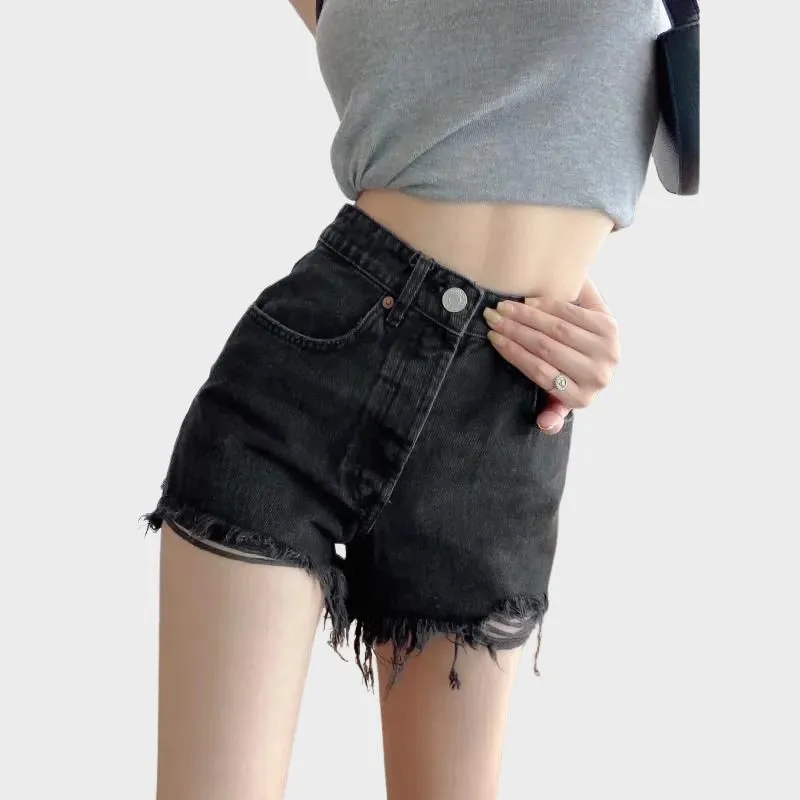 STINA - Trendiga Distressed Denim Shorts